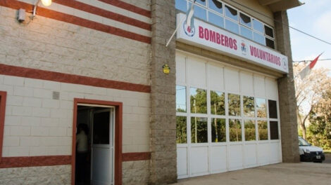 Le salvaron la vida a un niño que llegó al cuartel con signos de ahogamiento