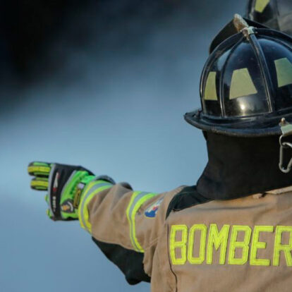 Atacan a disparos a bomberos que combatían incendio en Concepción