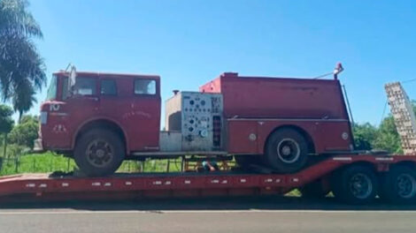 Bomberos de Empedrado donaron una autobomba a la localidad de Tabay