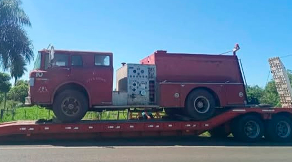 Bomberos de Empedrado donaron una autobomba a la localidad de Tabay