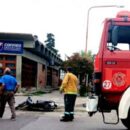 Un motociclista fue hospitalizado tras chocar con una autobomba de Bomberos