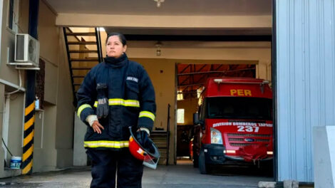 Miguelina Retamal es la primera mujer en los Bomberos Zapadores