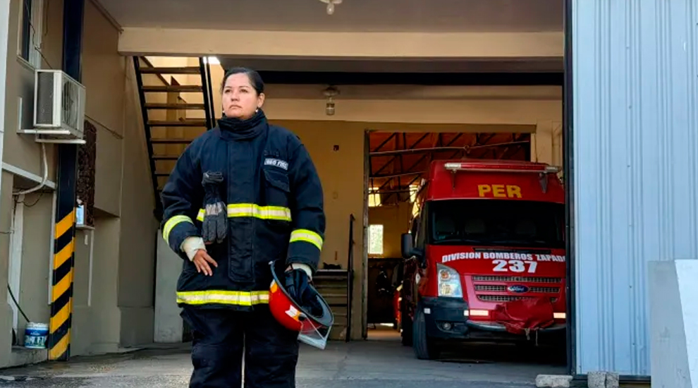 Miguelina Retamal es la primera mujer en los Bomberos Zapadores