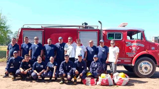 Warnes: los Bomberos Voluntarios recibieron su primera autobomba
