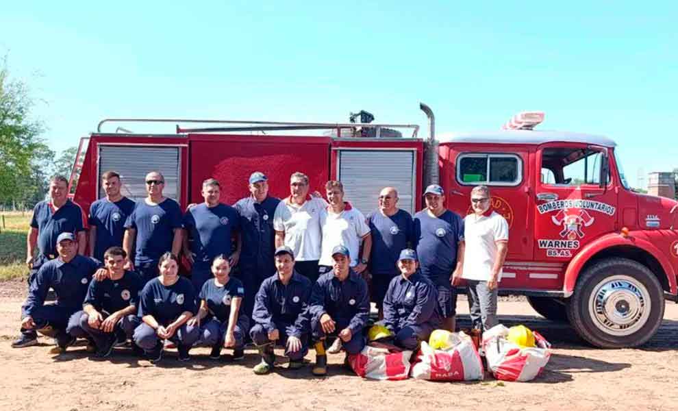 Warnes: los Bomberos Voluntarios recibieron su primera autobomba