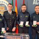 Tres bomberos recibieron medallas al mérito por un rescate en una fosa séptica