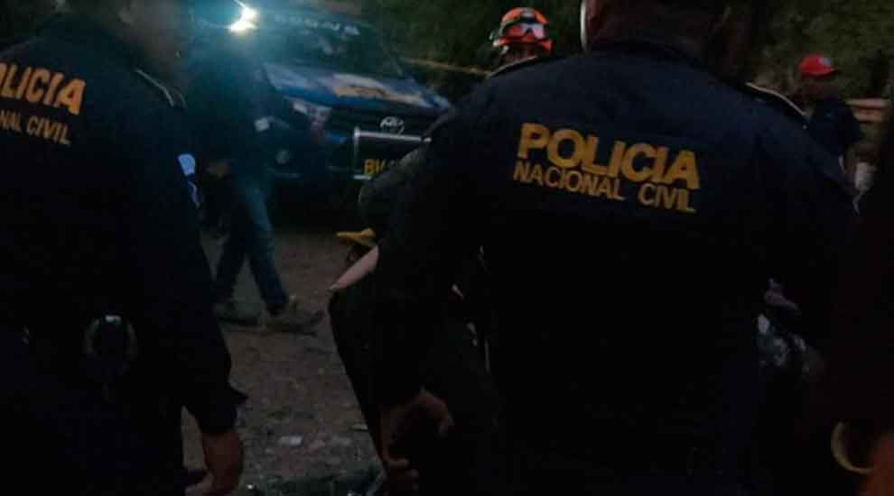 Dos bomberos forestales fallecieron durante el combate de un incendio