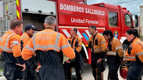Bomberos de Salliqueló desarrolló su capacitación mensual en técnicas de abastecimiento