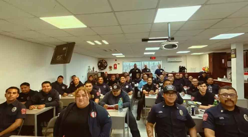 Capacitación de bomberos en el manejo de materiales peligrosos