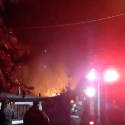Dos bomberos heridos tras el derrumbe de una pared durante un incendio