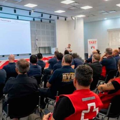 Bomberos se capacitaron en la intervención segura de vehículos eléctricos