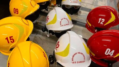 Bomberos de Los Cardos renuevan su equipamiento con cascos estructurales certificados