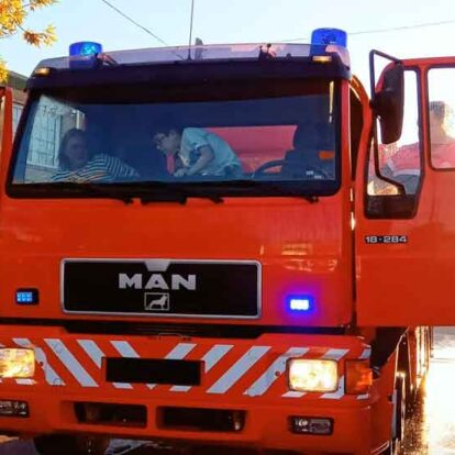 Bomberos de Fernández Oro presentan su nuevo camión cisterna