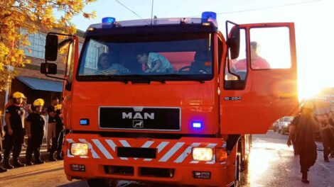 Bomberos de Fernández Oro presentan su nuevo camión cisterna