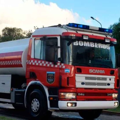 Villa de Merlo presentó su nueva Unidad 16: un camión cisterna de alta capacidad