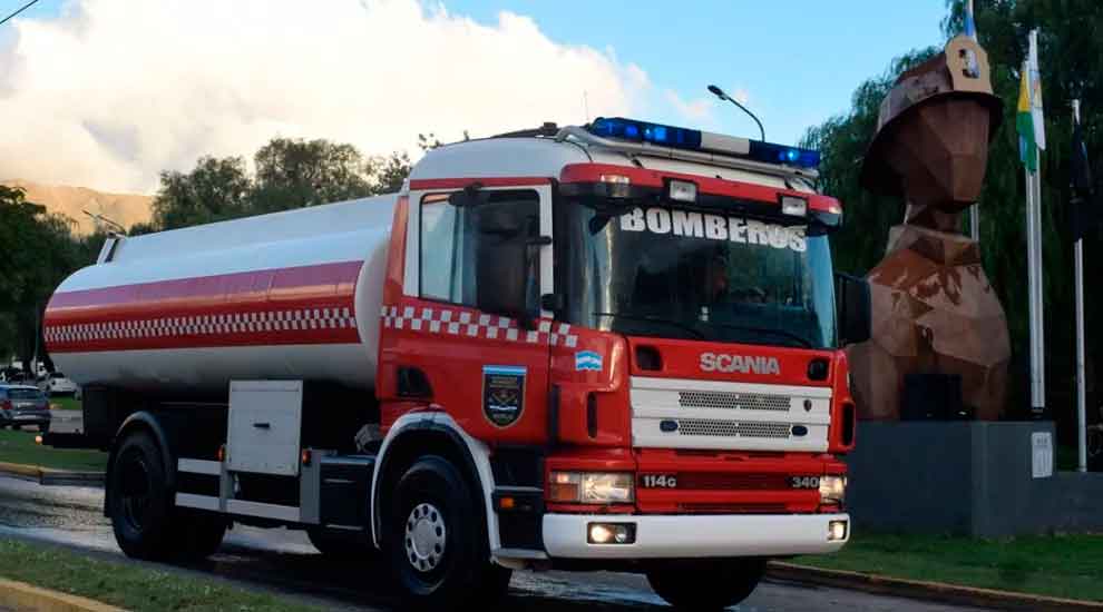 Villa de Merlo presentó su nueva Unidad 16: un camión cisterna de alta capacidad