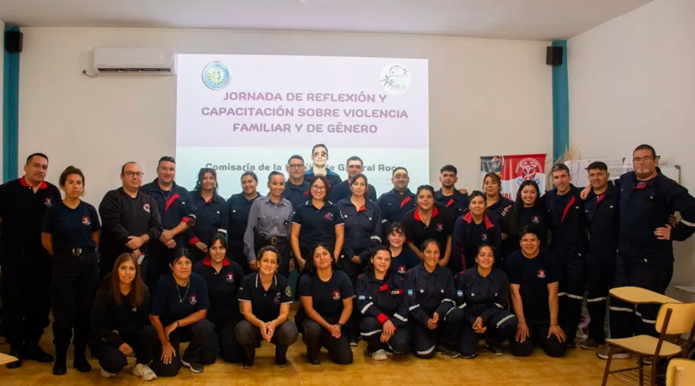 Bomberos Voluntarios de Roca recibieron formación sobre violencia familiar y de género