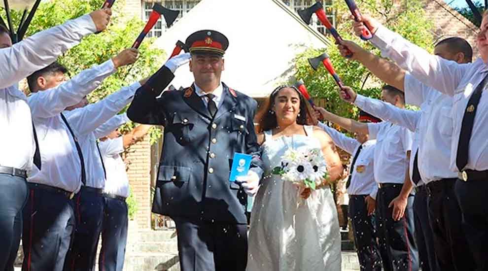 Abigail e Iván celebraron su unión rodeados por el cuartel funense