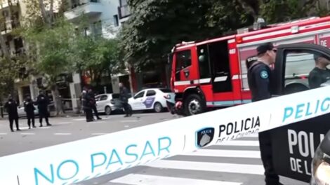 Camión de bomberos chocó contra un motociclista mientras acudía a un incendio