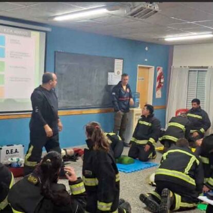 Salliqueló: Bomberos se actualizaron en RCP y uso de DEA