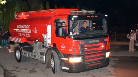 Pigüé: Bomberos incorporaron un camión cisterna de 13.000 litros