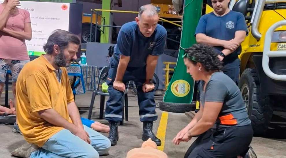 Concordia: Bomberos capacitaron en RCP y Primeros Socorros a sus propias familias