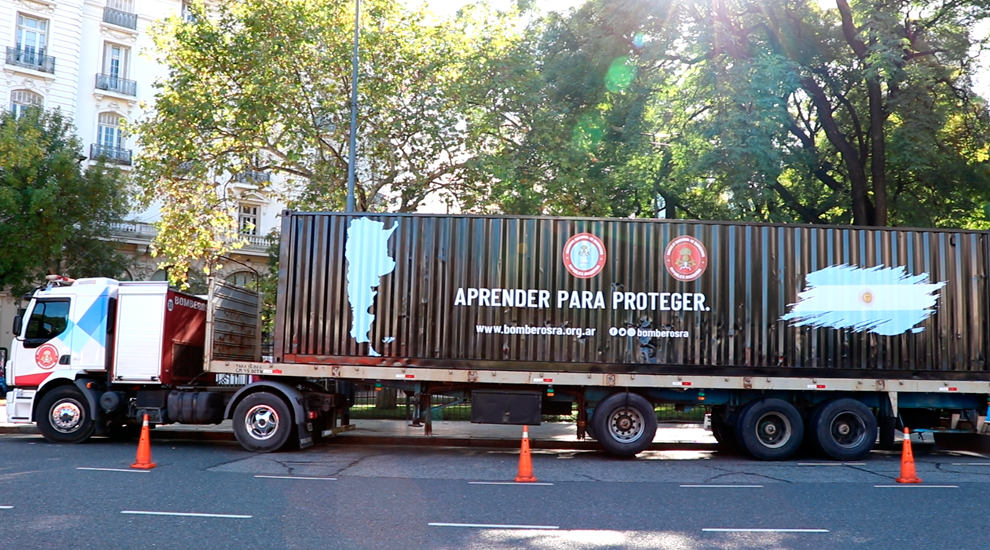 Programa de simuladores y presentaron un nuevo móvil de comando