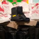 Los Scouts donaron borcegos forestales a los Bomberos