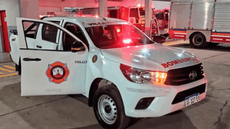 El cuartel de Villa Regina suma una pick-up con doble propósito operativo