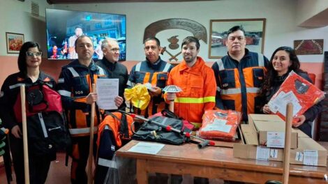 Bomberos de Trevelin recibieron kits de la Fundación Bomberos de Argentina