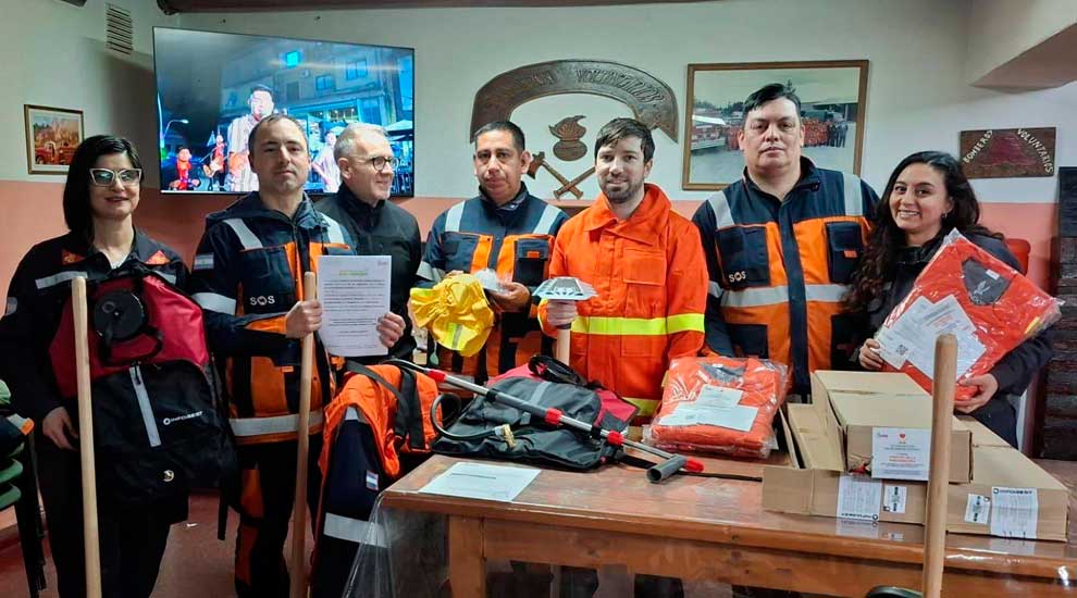 Bomberos de Trevelin recibieron kits de la Fundación Bomberos de Argentina