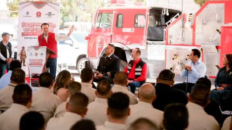 Durango: Entregan nuevo camión y equipo de protección a los Bomberos