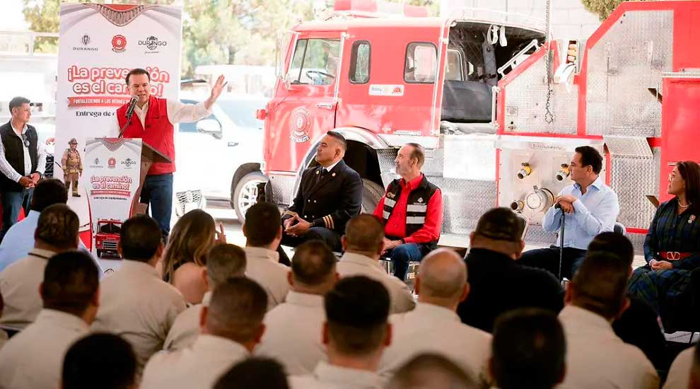 Durango: Entregan nuevo camión y equipo de protección a los Bomberos