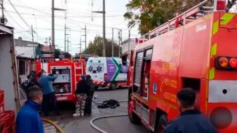 Dos bomberos debieron recibir asistencia médica por descompensaciones