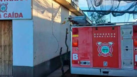 Boqueteros saquearon el cuartel de Bomberos de Rama Caída