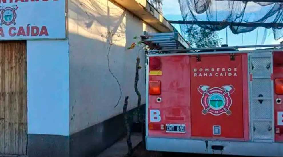 Boqueteros saquearon el cuartel de Bomberos de Rama Caída