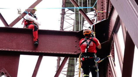 El Puente Colgante fue escenario de un pionero simulacro de rescate en altura