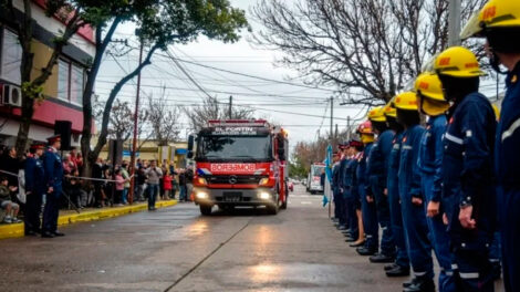 Bomberos de “El Fortín” sumaron una autobomba importada
