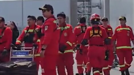 Bomberos del Perú despliegan equipo USAR y unidad canina K9 hacia Venezuela