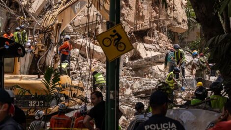 Los equipos USAR internacionales coordinan cuadrantes de búsqueda contra el reloj