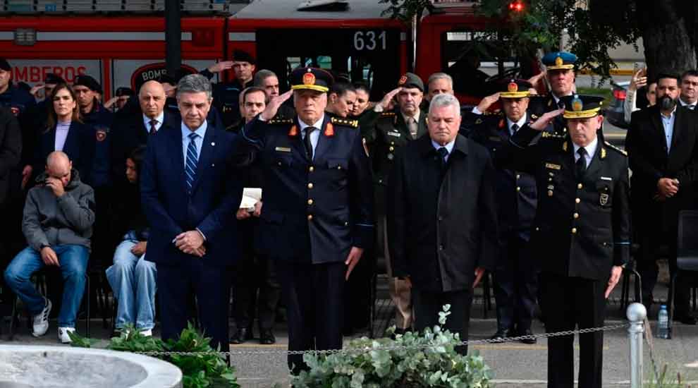 La Ciudad rindió un homenaje a los bomberos caídos en cumplimiento del deber