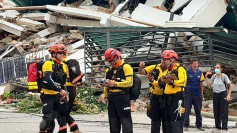 Bomberos de Costa Rica despliega operaciones en el epicentro del desastre en Venezuela