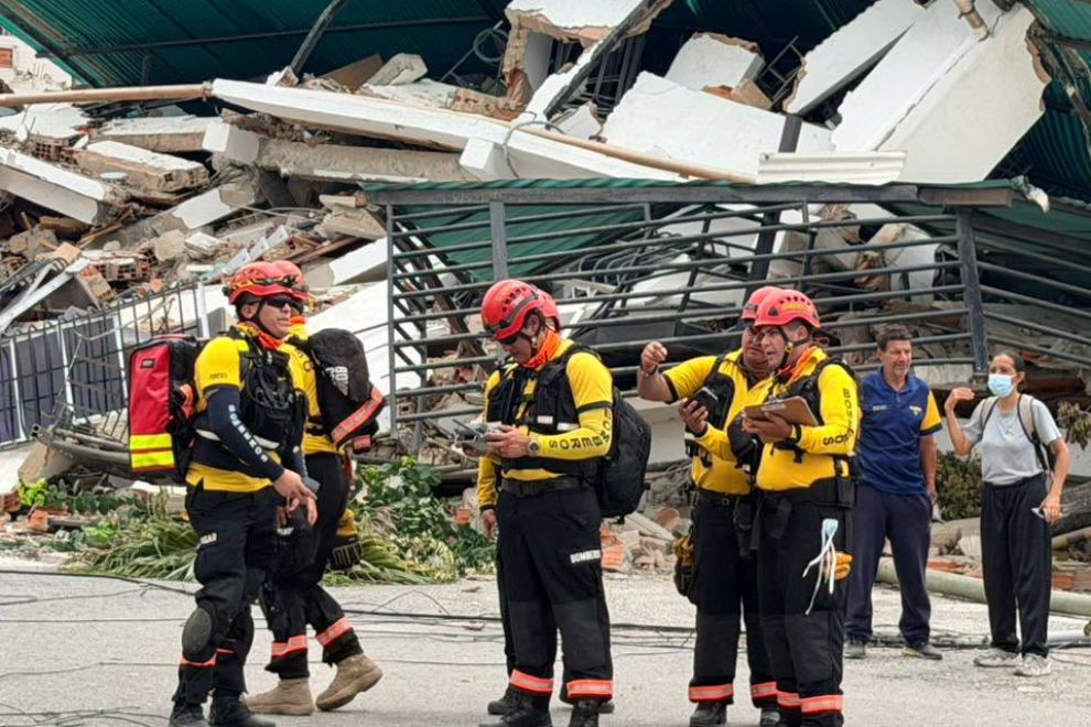 Bomberos de Costa Rica despliega operaciones en el epicentro del desastre en Venezuela