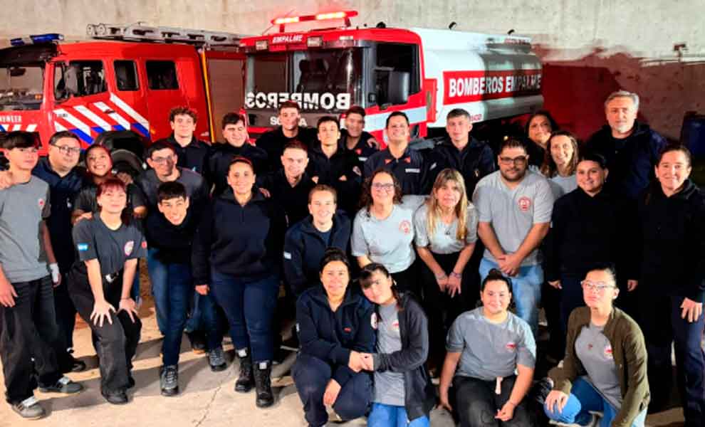Bomberos Voluntarios de Empalme presentan su nueva unidad cisterna