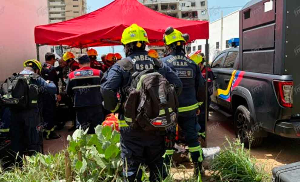 El equipo USAR de Bomberos opera con autonomía logística en el campo de béisbol de La Guaira
