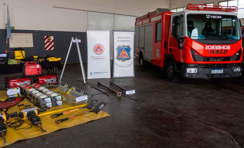Bomberos de la Policía con tecnología internacional para estructuras colapsadas