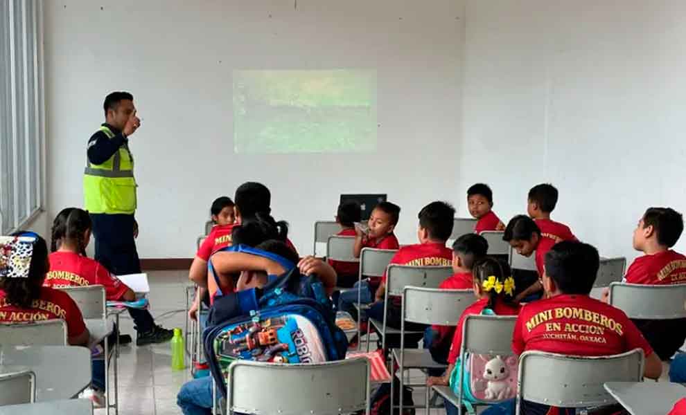 Bomberos de Juchitán dio inicio a una nueva edición del taller "Mini Bomberos"