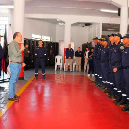 Cali rindió honores a los nueve bomberos que integraron la misión humanitaria en Venezuela