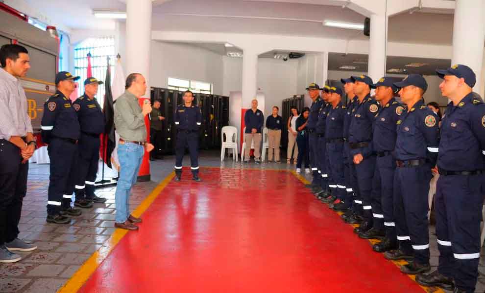 Cali rindió honores a los nueve bomberos que integraron la misión humanitaria en Venezuela