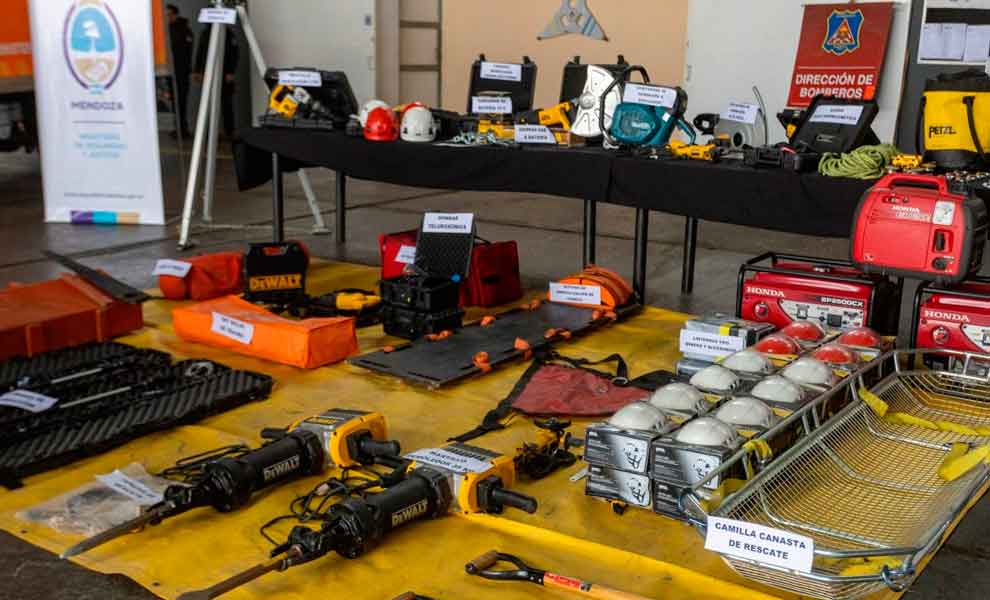 Bomberos de la Policía con tecnología internacional para estructuras colapsadas